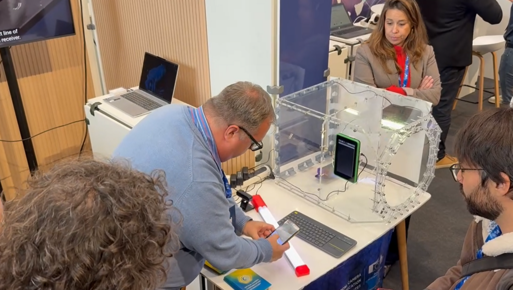 Demostrador de enlaces inalámbricos OCC (Optical Camera Communication) – Feria de Innovación Science for Industry (S4i)